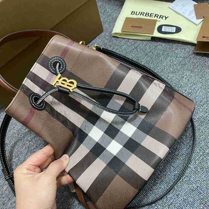 BURBERRY 6911 ブラウン ショルダーバッグ クラシックチェック 26x26x16cm サイズ:26x26x16cm