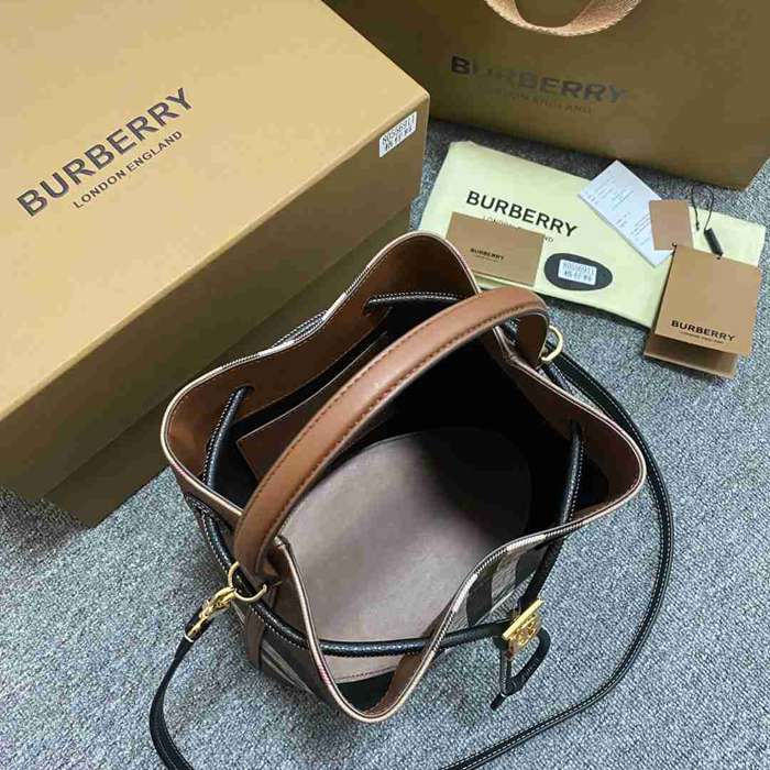 BURBERRY 6911 ブラウン ショルダーバッグ クラシックチェック 26x26x16cm サイズ:26x26x16cm