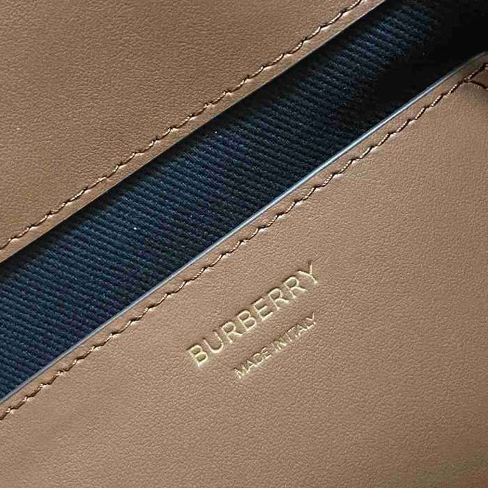BURBERRY 6911 ブラウン ショルダーバッグ クラシックチェック 26x26x16cm サイズ:26x26x16cm