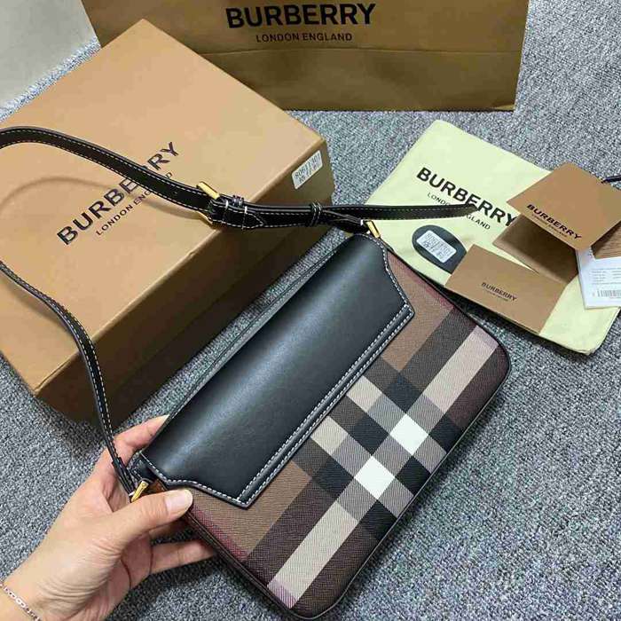 BURBERRY 1301 カーフスキン チェック ショルダーバッグ クラシックチェック 24x18cm サイズ:24x18cm