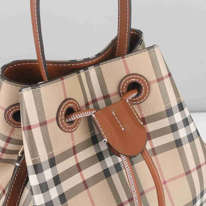 BURBERRY 59611 ブラウン 斜め掛けバッグ クラシックチェック 26x26x16cm サイズ:26x26x16cm