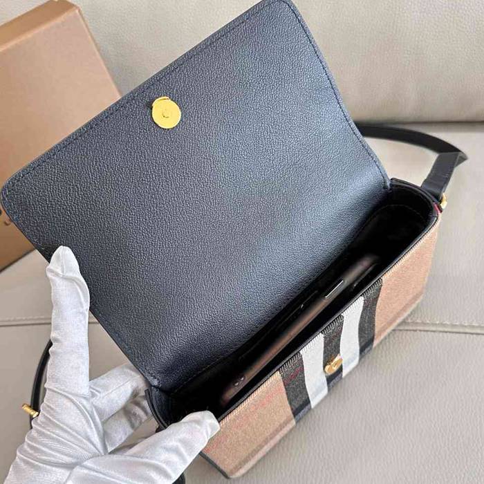 BURBERRY 0281 カーフスキン チェック 斜め掛けバッグ クラシックチェック 20x13cm サイズ:20x13cm