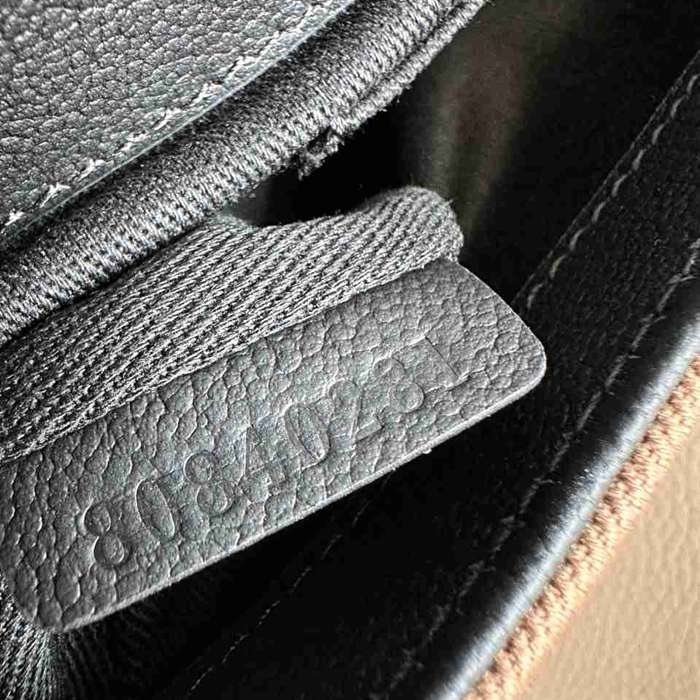 BURBERRY 0281 カーフスキン チェック 斜め掛けバッグ クラシックチェック 20x13cm サイズ:20x13cm