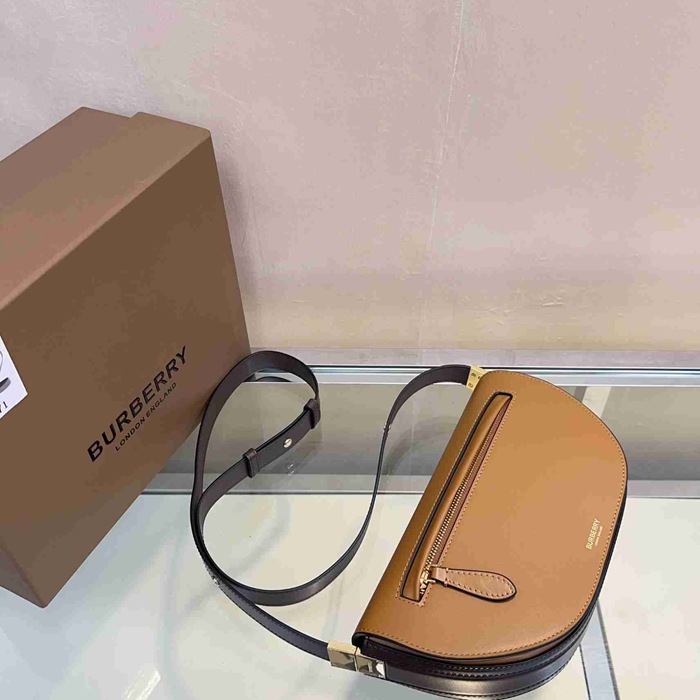 BURBERRY 717165 ゴールド 斜め掛けバッグ クラシック 26x15cm サイズ:26x15cm
