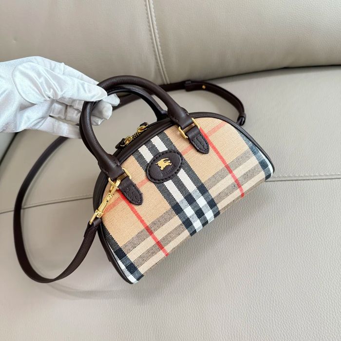 BURBERRY 2811 カーフスキン チェック 斜め掛けバッグ クラシックチェック 20x12cm サイズ:20x12cm