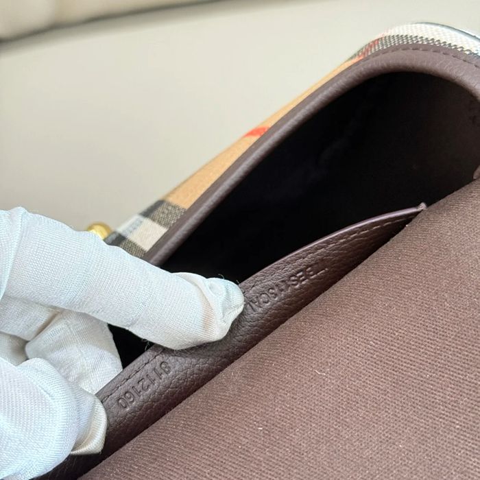 BURBERRY 2160 カーフスキン チェック 斜め掛けバッグ クラシックチェック 24x18cm サイズ:24x18cm