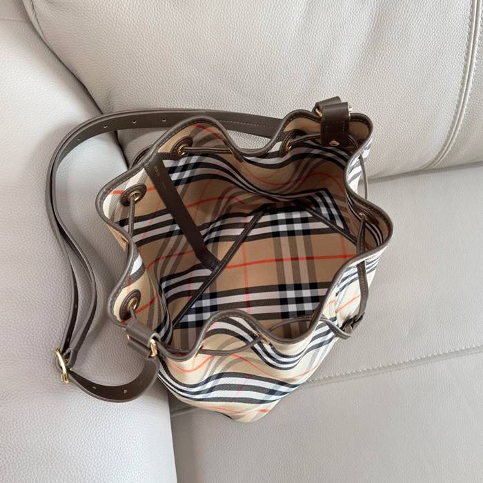 BURBERRY 8711 カーフスキン チェック 斜め掛けバッグ クラシックチェック 29x28x16cm サイズ:29x28x16cm