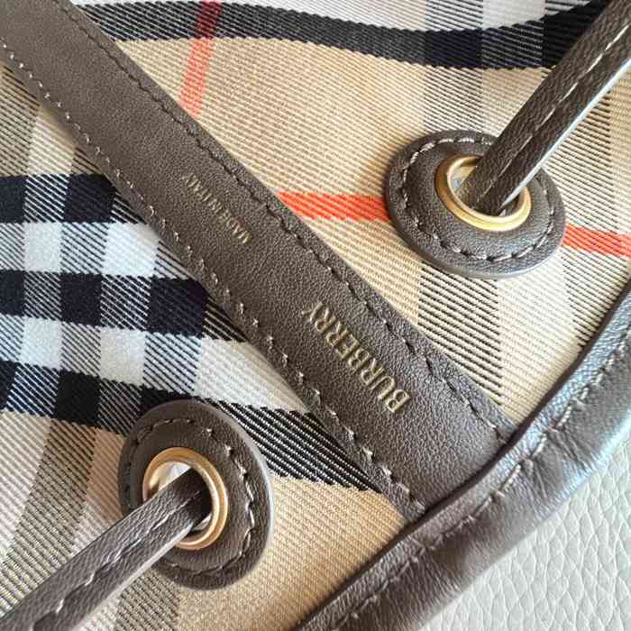 BURBERRY 8711 カーフスキン チェック 斜め掛けバッグ クラシックチェック 29x28x16cm サイズ:29x28x16cm