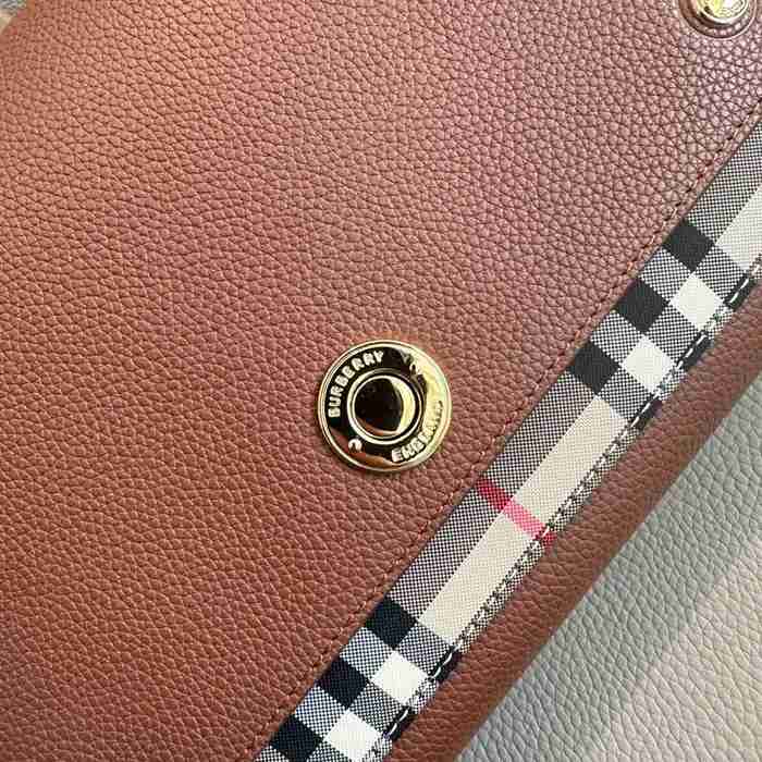 BURBERRY 9061 粒紋レザー チェック 斜め掛けバッグ クラシックチェック 25x18cm サイズ:25x18cm