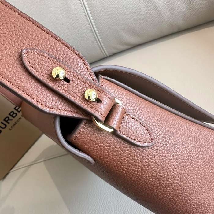 BURBERRY 9061 粒紋レザー チェック 斜め掛けバッグ クラシックチェック 25x18cm サイズ:25x18cm
