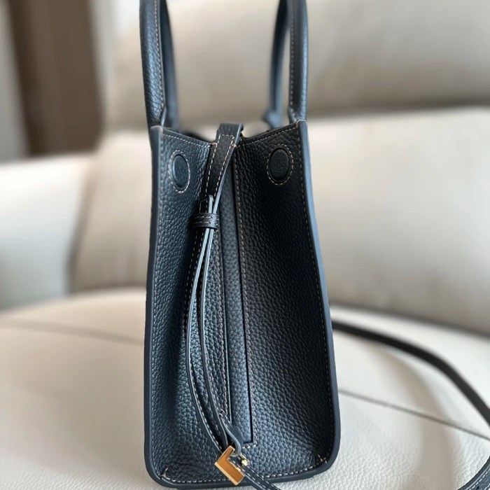 BURBERRY 0441 カーフスキン 斜め掛けバッグ TB 27x20x11cm サイズ:27x20x11cm