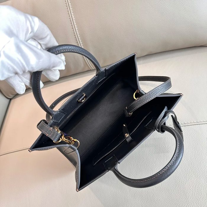 BURBERRY 0441 カーフスキン 斜め掛けバッグ TB 27x20x11cm サイズ:27x20x11cm