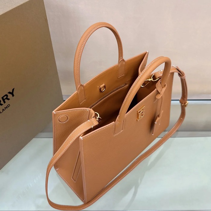 BURBERRY 9761 カーフスキン 斜め掛けバッグ TB 32x24x12cm サイズ:32x24x12cm