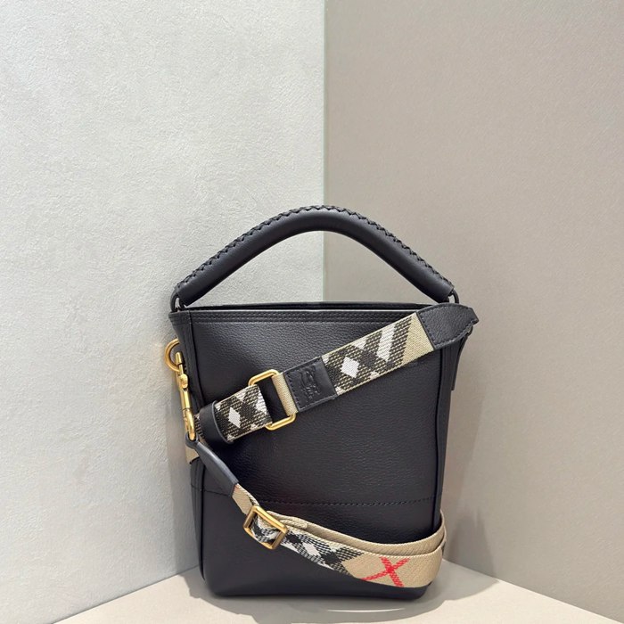 BURBERRY 59416 カーフスキン ベージュ 斜め掛けバッグ クラシックチェック 22x21cm サイズ:22x21cm