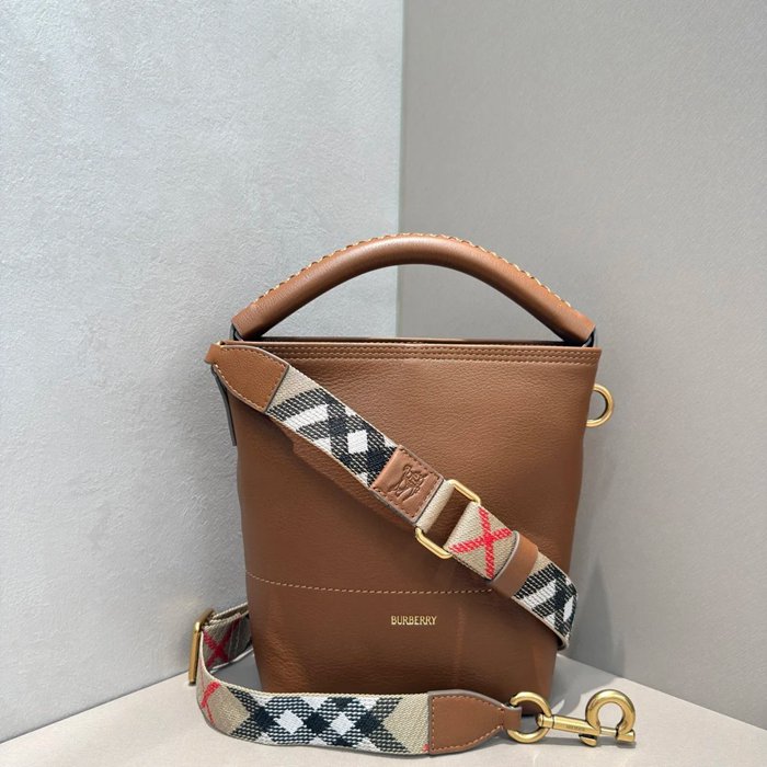 BURBERRY 5941 カーフスキン ベージュ 斜め掛けバッグ クラシックチェック 22x21cm サイズ:22x21cm
