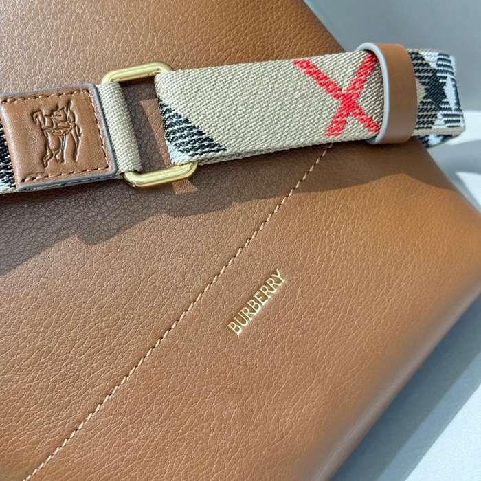 BURBERRY 5941 カーフスキン ベージュ 斜め掛けバッグ クラシックチェック 22x21cm サイズ:22x21cm