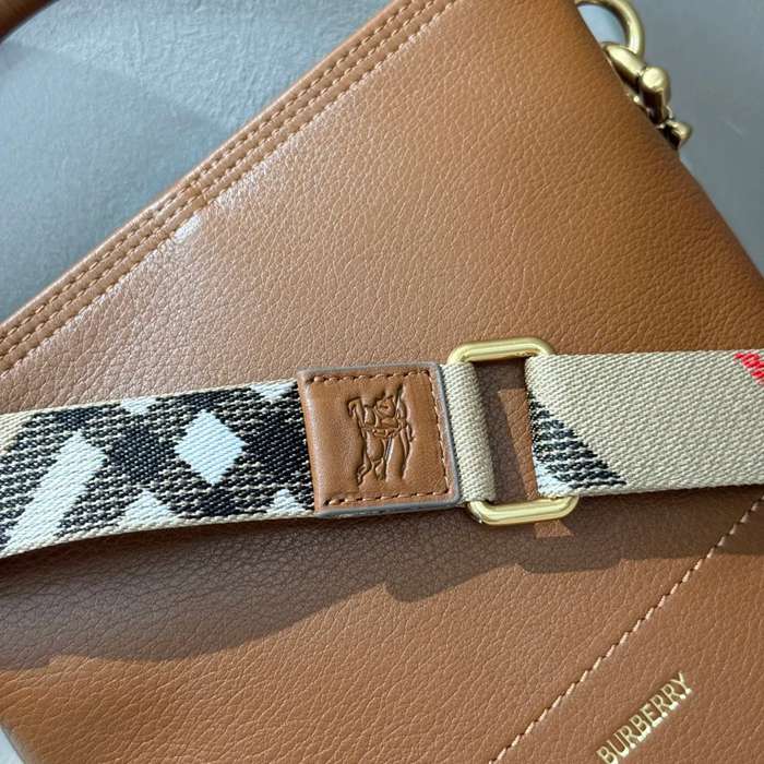 BURBERRY 5941 カーフスキン ベージュ 斜め掛けバッグ クラシックチェック 22x21cm サイズ:22x21cm