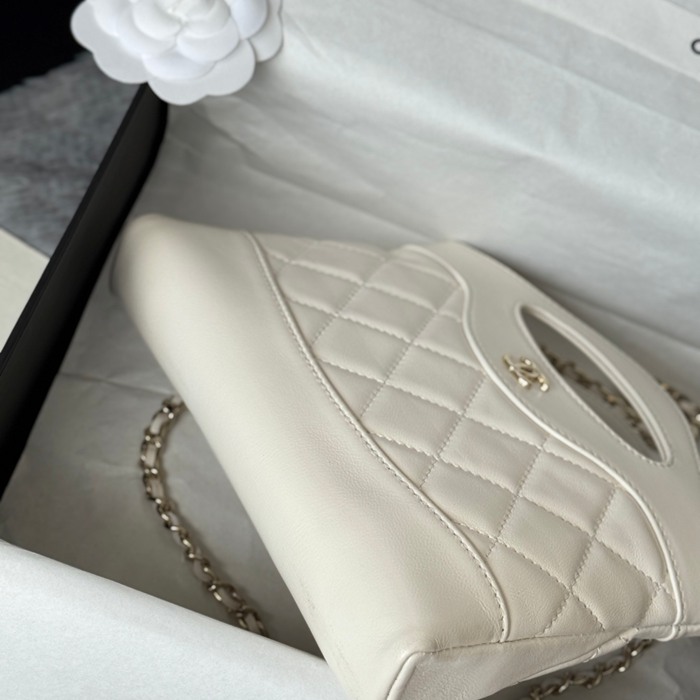 CHANEL AS3656 ラムレザー ゴールド クラシック 小 20.5×17.5×4cm サイズ:20.5×17.5×4cm