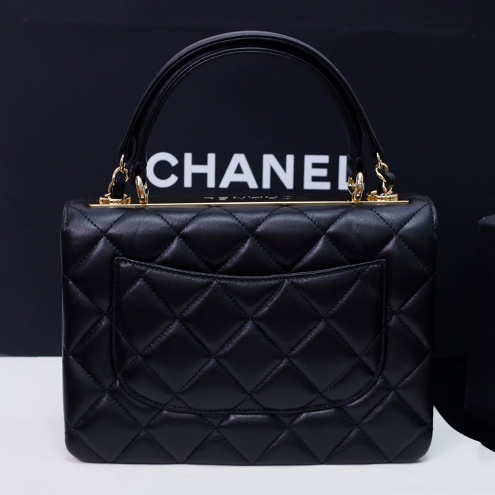 CHANEL ブラック×ゴールド 25×17×12cm サイズ:25×17×12cm