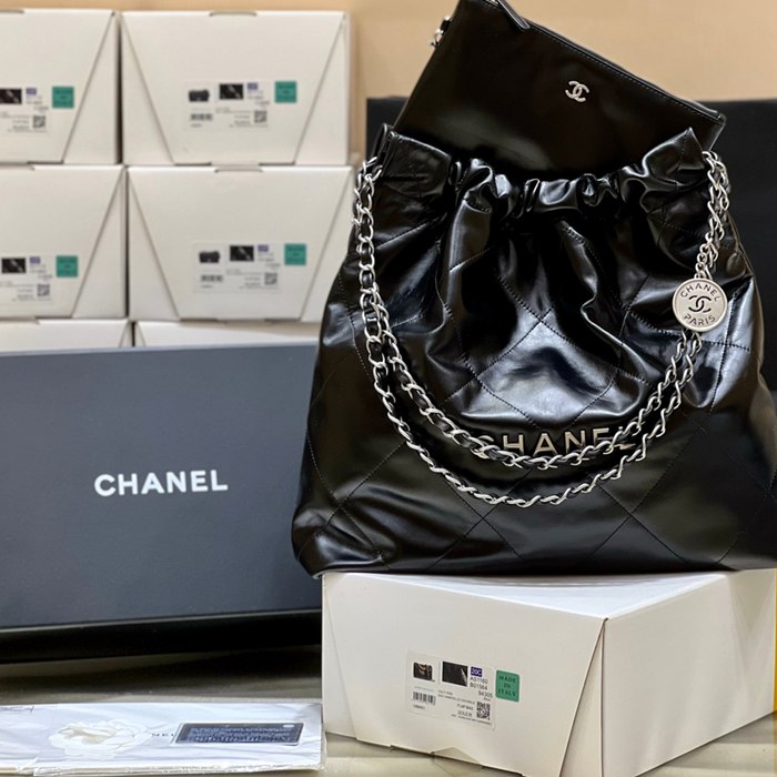 CHANEL カーフレザー ブラック×シルバー クラシック ファッショナブル 42×39×8cm サイズ:42×39×8cm