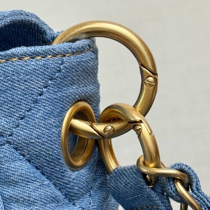CHANEL デニム 菱格紋 斜め掛けバッグ クラシック 小 30×22×5cm サイズ:30×22×5cm