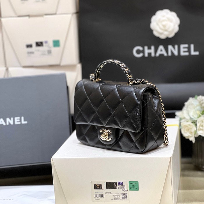 CHANEL ラムレザー ブラック×ゴールド クラシック 小 20×13×6cm サイズ:20×13×6cm