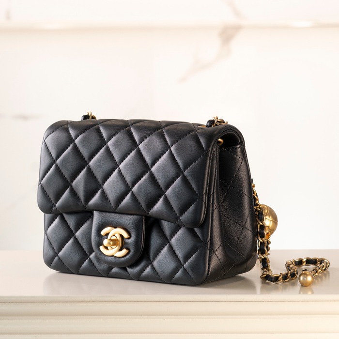 CHANEL ブラック×ゴールド 斜め掛けバッグ ヴィンテージ 18×13×7cm サイズ:18×13×7cm