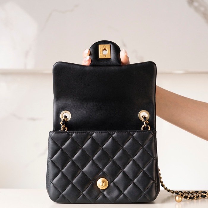 CHANEL ブラック×ゴールド 斜め掛けバッグ ヴィンテージ 18×13×7cm サイズ:18×13×7cm