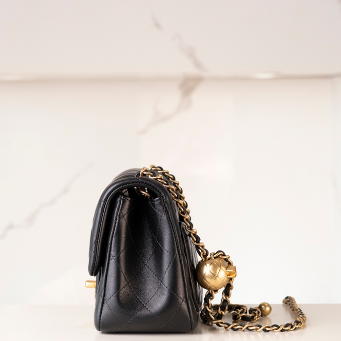 CHANEL ブラック×ゴールド 斜め掛けバッグ ヴィンテージ 18×13×7cm サイズ:18×13×7cm