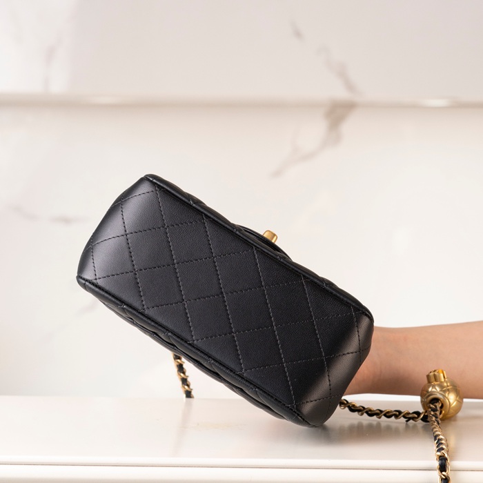 CHANEL ブラック×ゴールド 斜め掛けバッグ ヴィンテージ 18×13×7cm サイズ:18×13×7cm