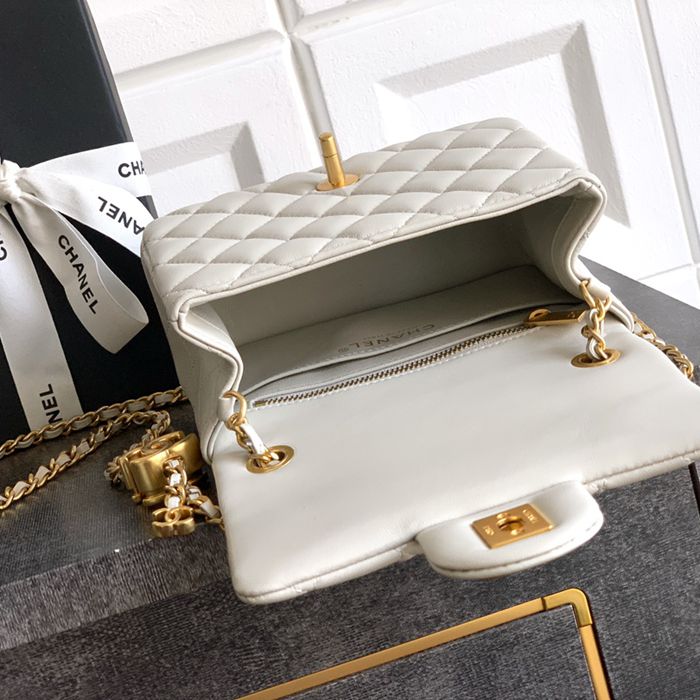 CHANEL ラムレザー ホワイト×グレー×ゴールド 斜め掛けバッグ ヴィンテージ 小 23.5×14.5×7cm サイズ:23.5×14.5×7cm