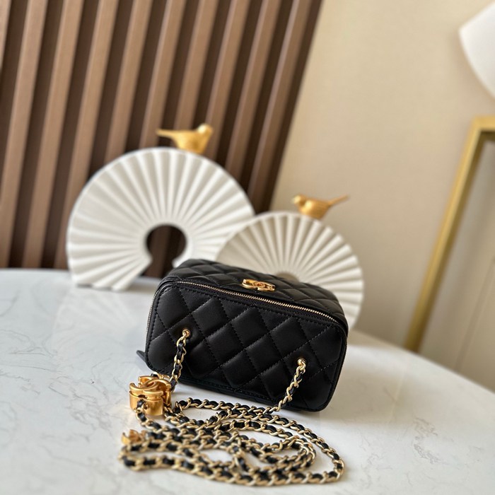 CHANEL 66071 ラムレザー ブラック×ゴールド 斜め掛けバッグ クラシック 17×9.5×8cm サイズ:17×9.5×8cm