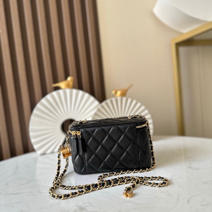 CHANEL 66071 ラムレザー ブラック×ゴールド 斜め掛けバッグ クラシック 17×9.5×8cm サイズ:17×9.5×8cm