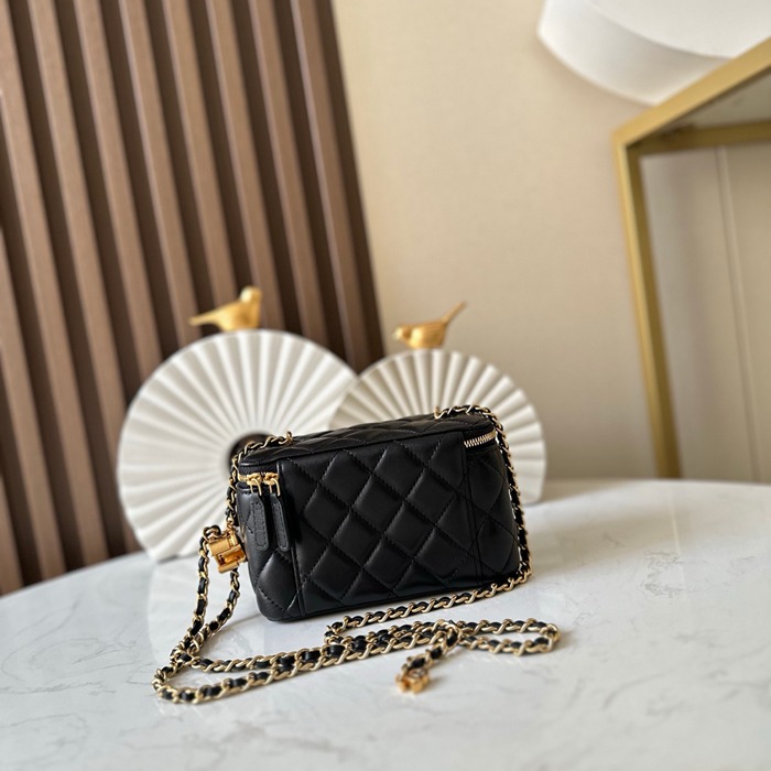 CHANEL 66071 ラムレザー ブラック×ゴールド 斜め掛けバッグ クラシック 17×9.5×8cm サイズ:17×9.5×8cm