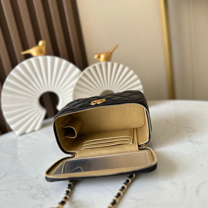 CHANEL 66071 ラムレザー ブラック×ゴールド 斜め掛けバッグ クラシック 17×9.5×8cm サイズ:17×9.5×8cm
