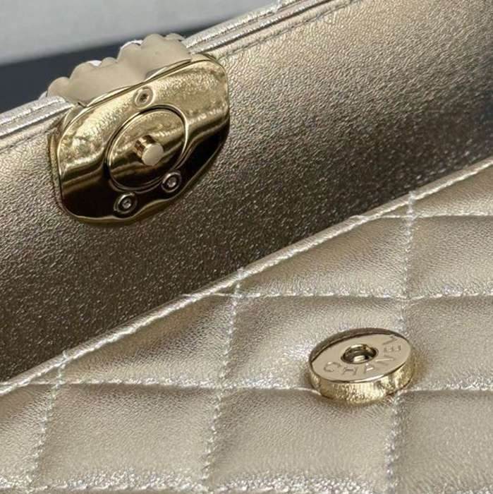 CHANEL カーフレザー 菱格紋 レッド×ゴールド ショルダーバッグ クラシック 春夏 18×10×4.5cm サイズ:18×10×4.5cm