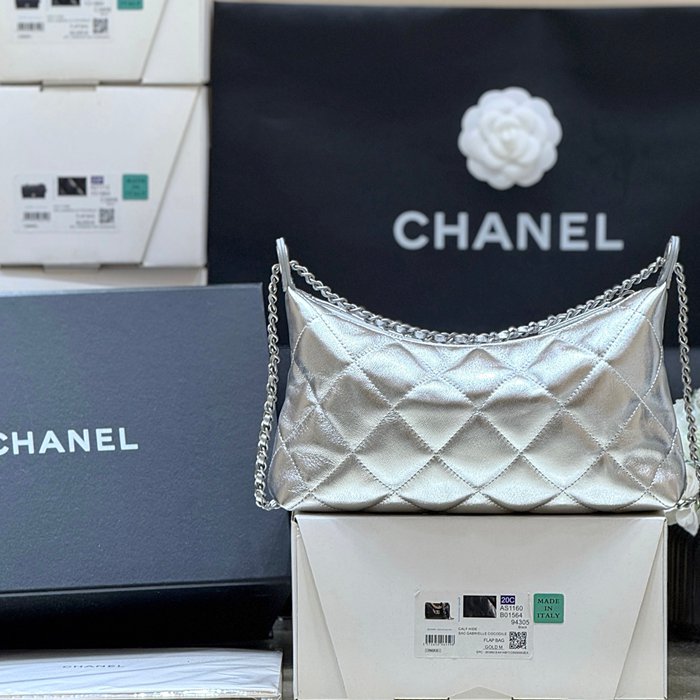 CHANEL カーフレザー ブラック×ゴールド×シルバー 脇下バッグ ファッショナブル 26×17×8.5cm サイズ:26×17×8.5cm