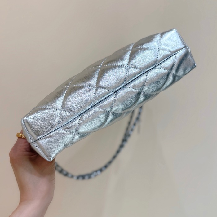 CHANEL カーフレザー ブラック×ゴールド×シルバー 脇下バッグ ファッショナブル 26×17×8.5cm サイズ:26×17×8.5cm