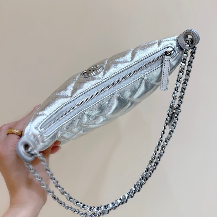 CHANEL カーフレザー ブラック×ゴールド×シルバー 脇下バッグ ファッショナブル 26×17×8.5cm サイズ:26×17×8.5cm