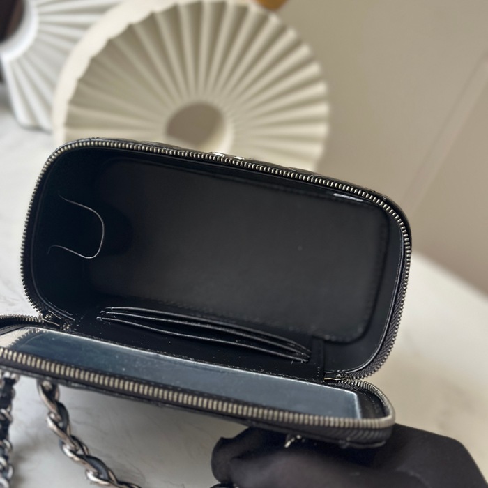 CHANEL 66056 カーフレザー ブラック ハンドバッグ 17×9.5×8cm サイズ:17×9.5×8cm