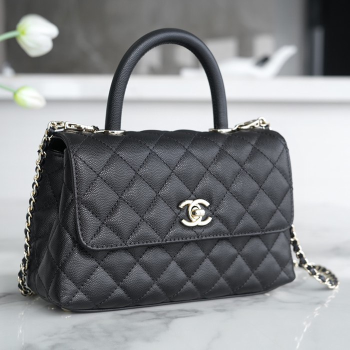 CHANEL カーフレザー ブラック×ゴールド チェーンバッグ クラシック ヴィンテージ 24×14×9cm サイズ:24×14×9cm
