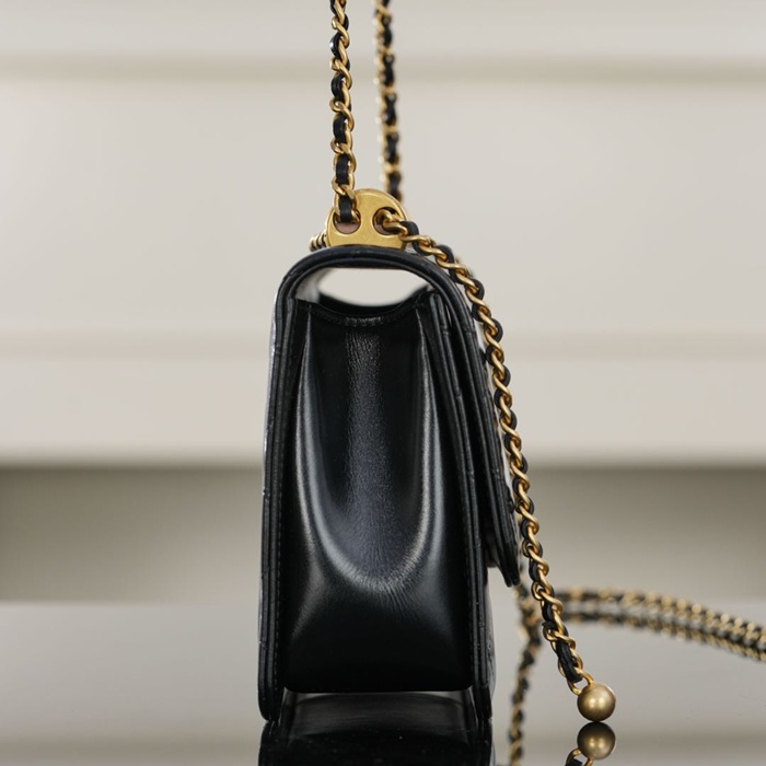 CHANEL カーフレザー ブラック×ゴールド ハンドバッグ 22×14.5×8cm サイズ:22×14.5×8cm