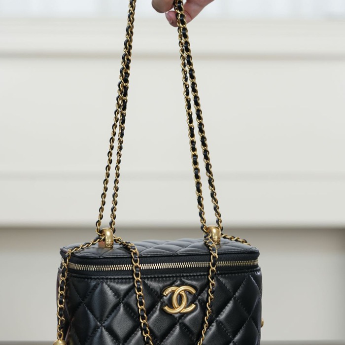 CHANEL カーフレザー ブラック×ゴールド ショルダーバッグ クラシック ヴィンテージ 17×9.5×8cm サイズ:17×9.5×8cm