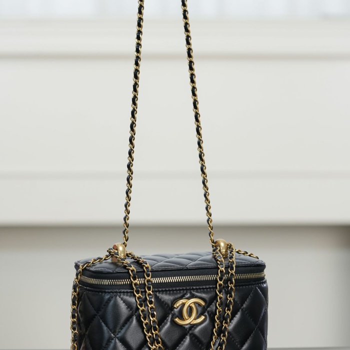 CHANEL カーフレザー ブラック×ゴールド ショルダーバッグ クラシック ヴィンテージ 17×9.5×8cm サイズ:17×9.5×8cm