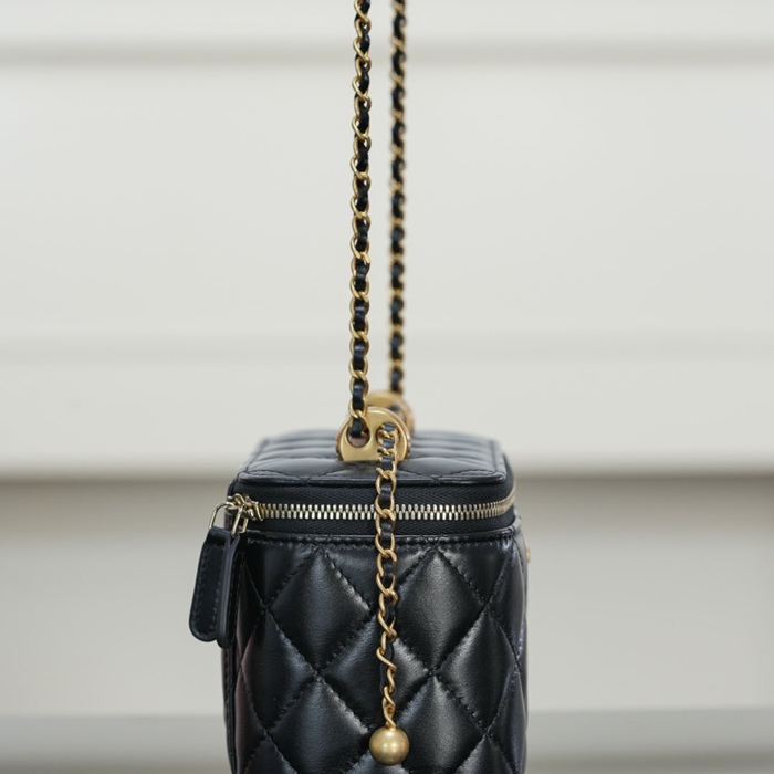 CHANEL カーフレザー ブラック×ゴールド ショルダーバッグ クラシック ヴィンテージ 17×9.5×8cm サイズ:17×9.5×8cm
