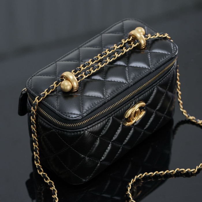 CHANEL カーフレザー ブラック×ゴールド ショルダーバッグ クラシック ヴィンテージ 17×9.5×8cm サイズ:17×9.5×8cm