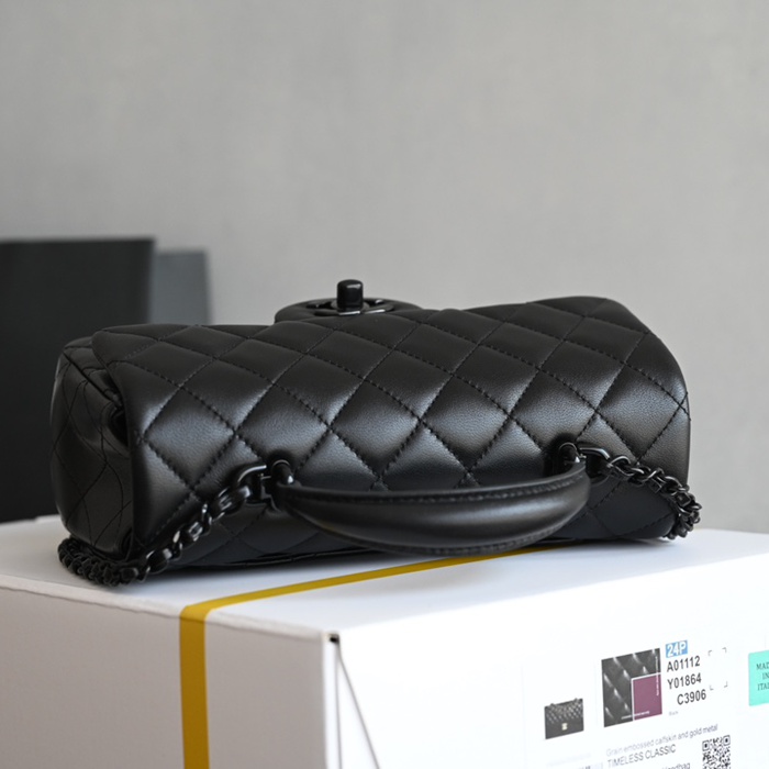 CHANEL ラムレザー ホワイト×ゴールド ハンドバッグ 20×12×6cm サイズ:20×12×6cm