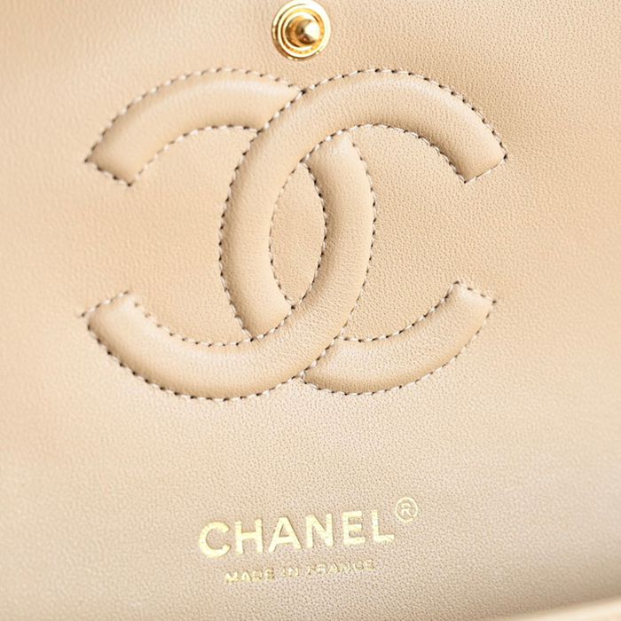 CHANEL ラムレザー ホワイト×ゴールド 中 25.5×15.5×6.5cm サイズ:25.5×15.5×6.5cm
