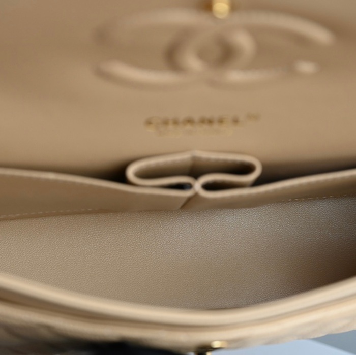 CHANEL ラムレザー ホワイト×ゴールド 中 25.5×15.5×6.5cm サイズ:25.5×15.5×6.5cm