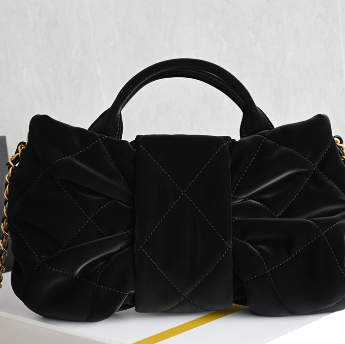 CHANEL ナイロン ブラック×ホワイト×ゴールド ヴィンテージ 小 26×18×5cm サイズ:26×18×5cm